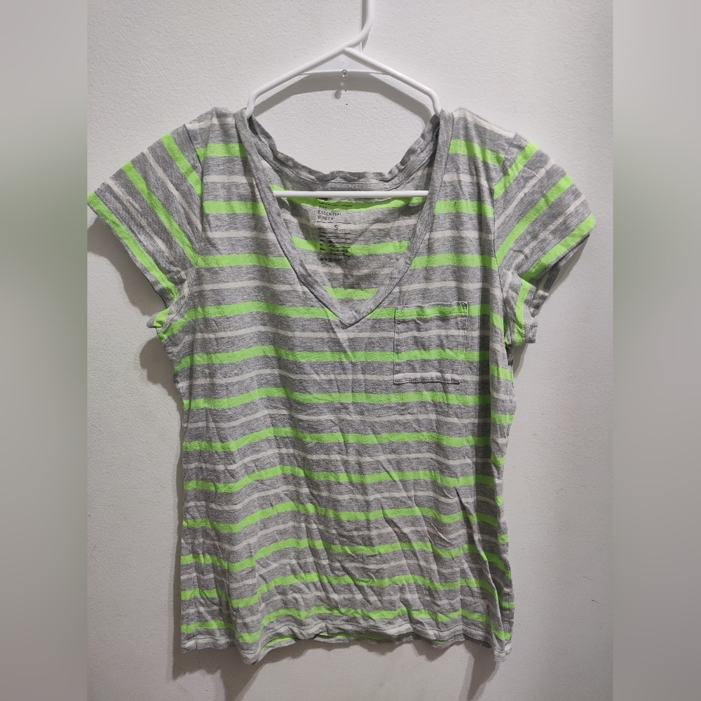 Gap women's v- neck pocket striped tee size small